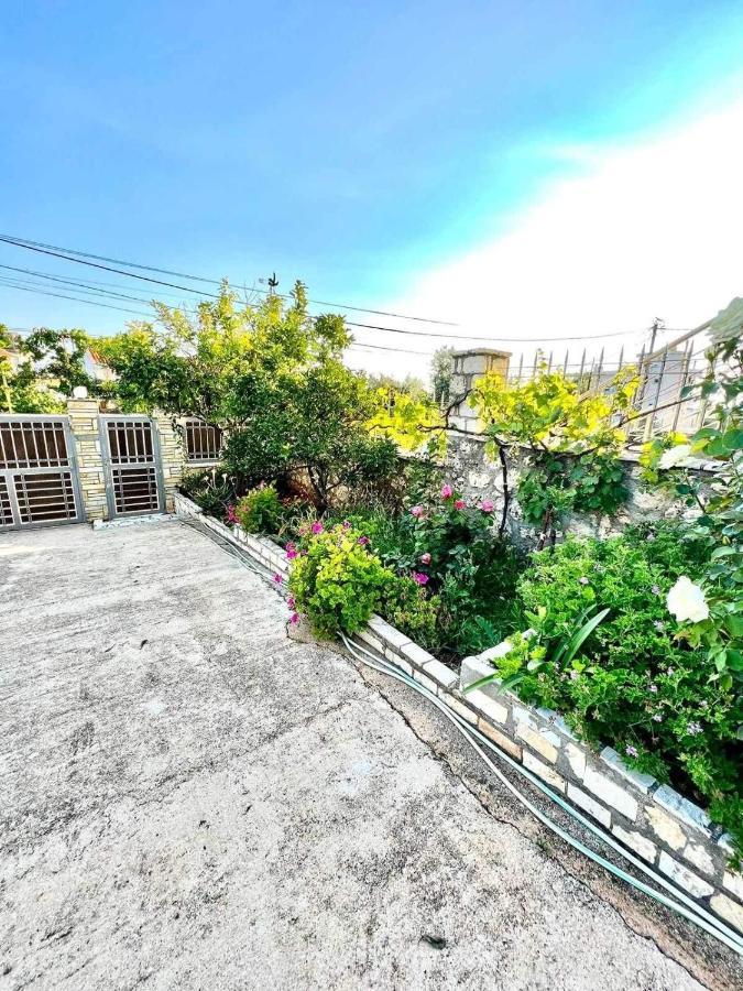 J&B Rooms Dhermi Exterior photo