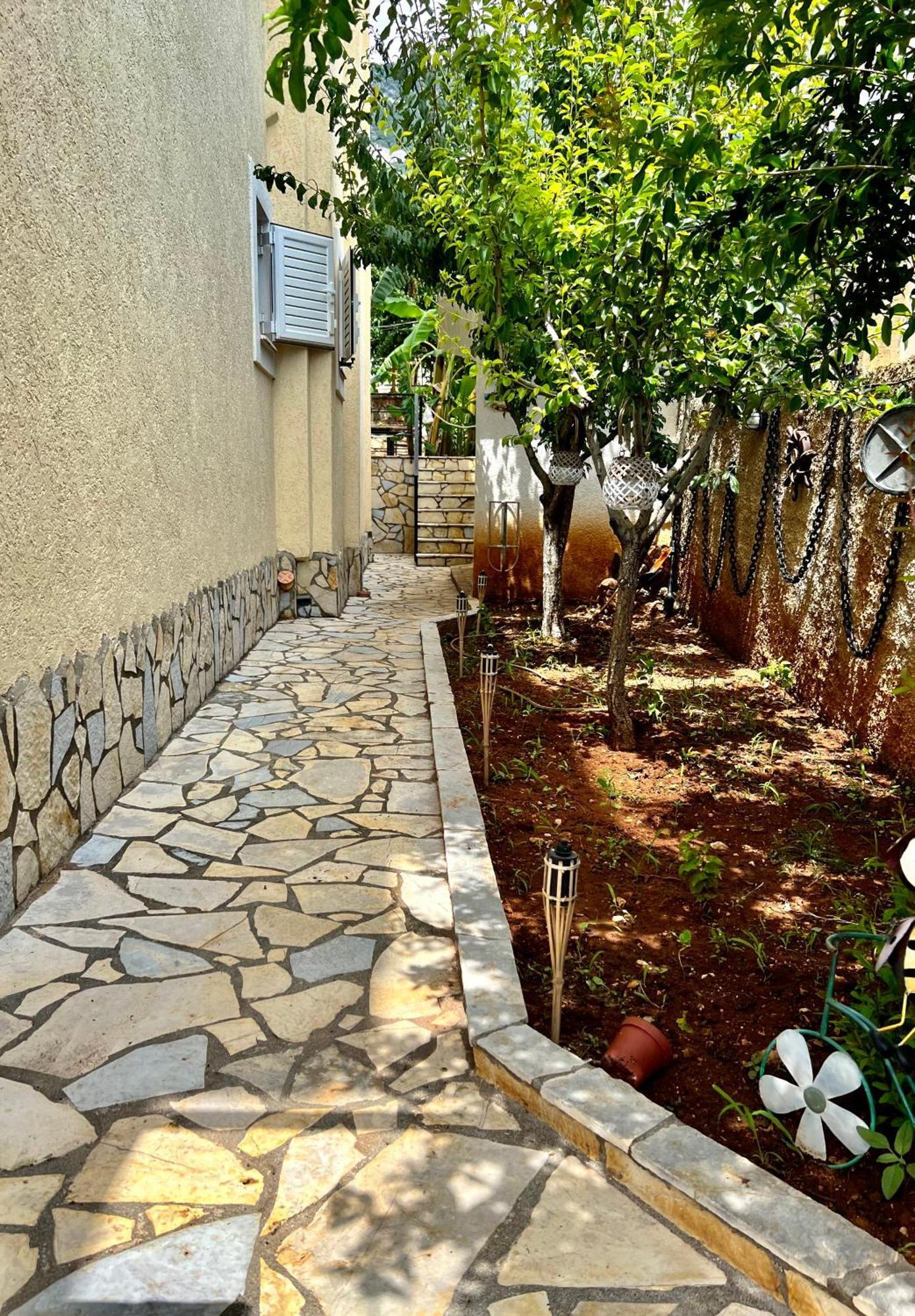 J&B Rooms Dhermi Exterior photo