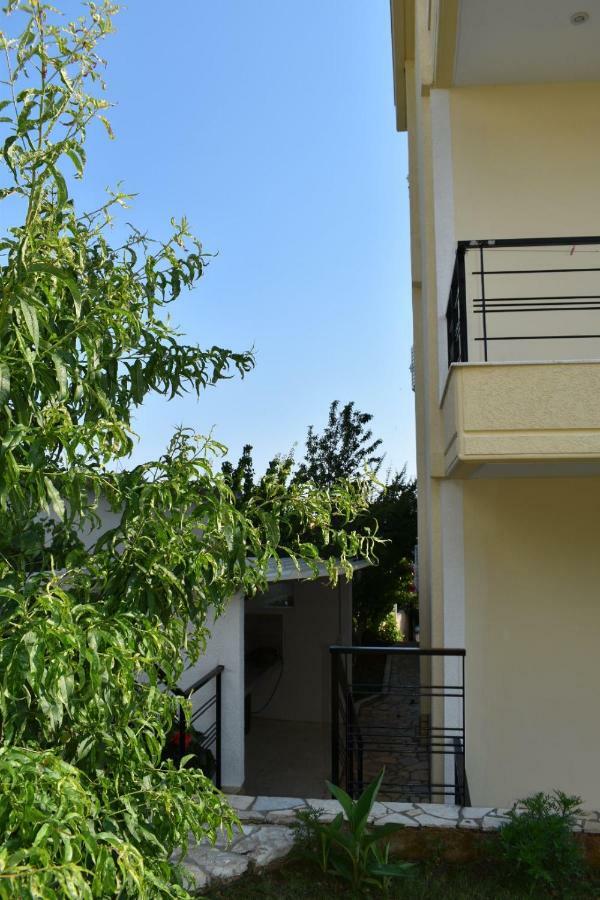 J&B Rooms Dhermi Exterior photo
